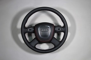 Перетяжка руля Ауди натуральной кожей наппа с перетяжкой клаксона